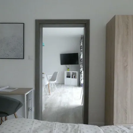 Nika Pool&spa 5morz 아파트 시아노제티